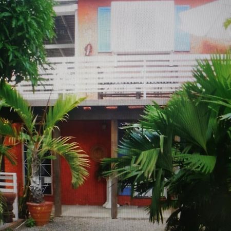 Mikuzi Hotel Kingston Buitenkant foto