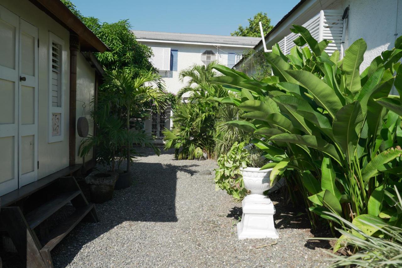Mikuzi Hotel Kingston Buitenkant foto